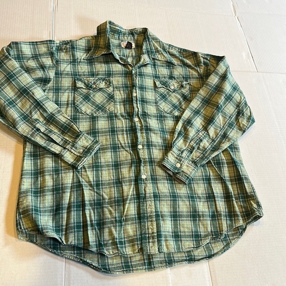Golden Bell Brand Other - Golden Bell Brand flannel striped men’s button down in XL 100% cotton green